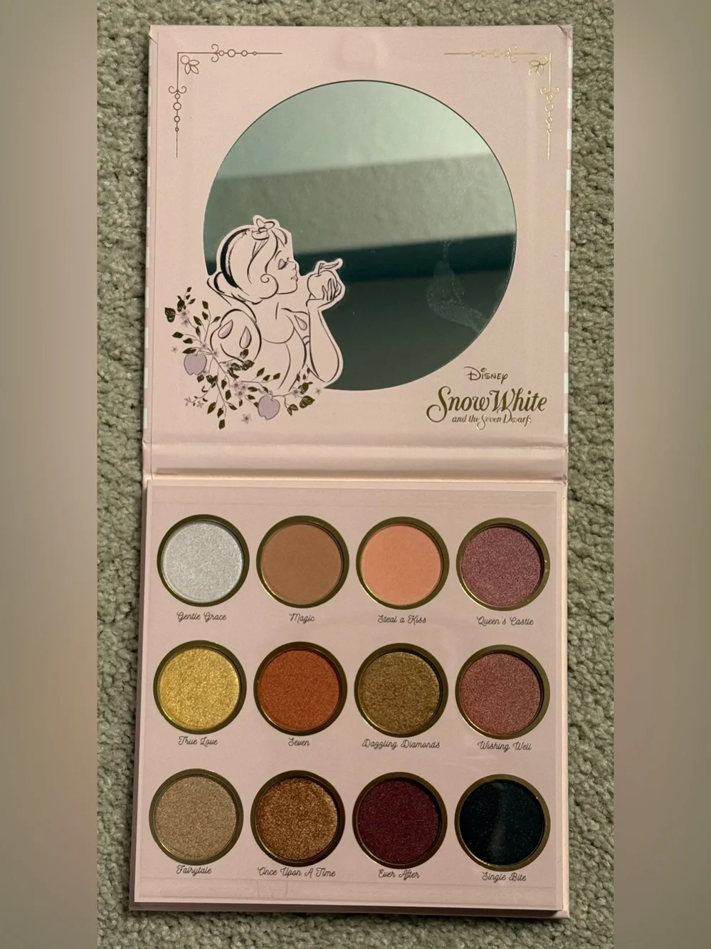Disney's Snow White And The Seven Dwarfs - 12 Color Eyeshadow Palette - New